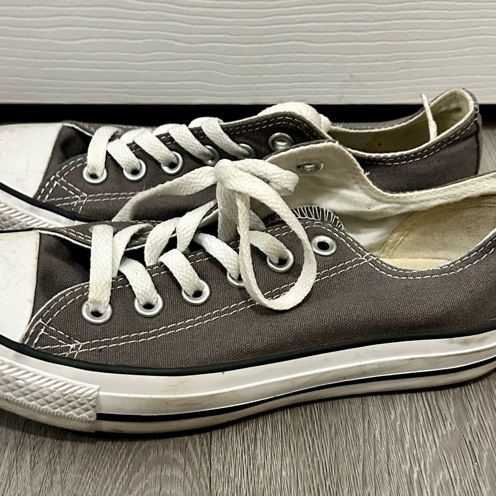 Converse - Picture 2 of 3